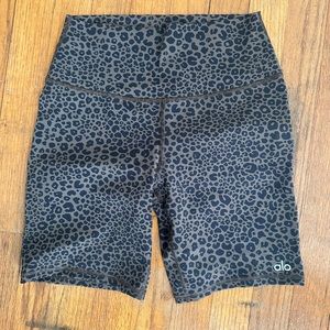 Alo bike shorts - size S
